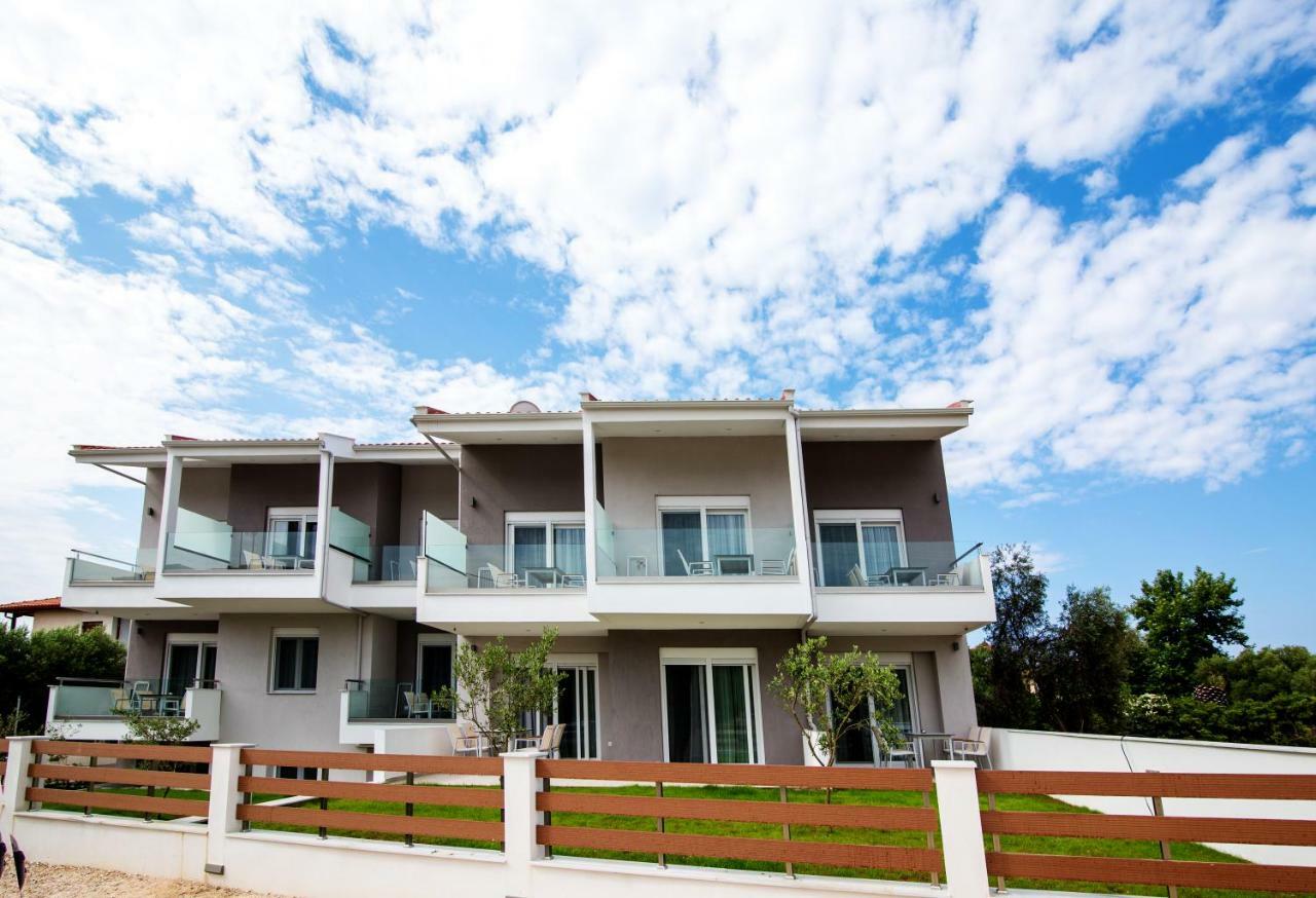 The Papoutsakis Apartments Nikiti  Exterior photo