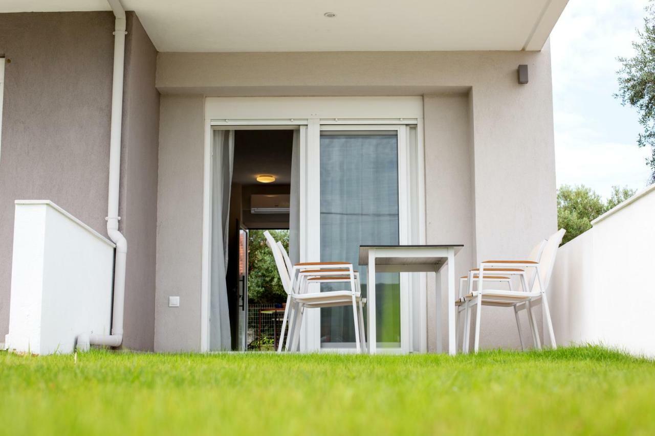 The Papoutsakis Apartments Nikiti  Exterior photo