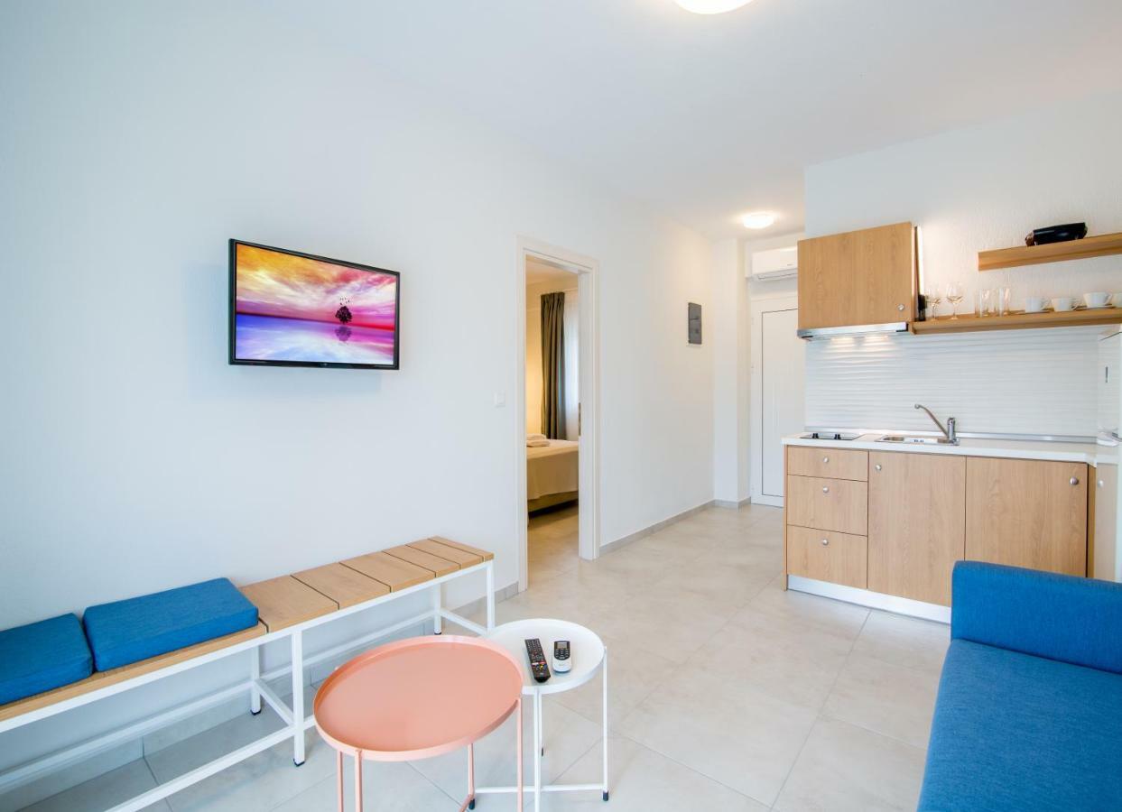 The Papoutsakis Apartments Nikiti  Exterior photo