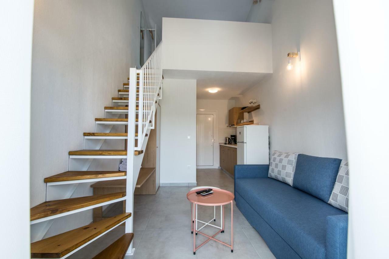 The Papoutsakis Apartments Nikiti  Exterior photo