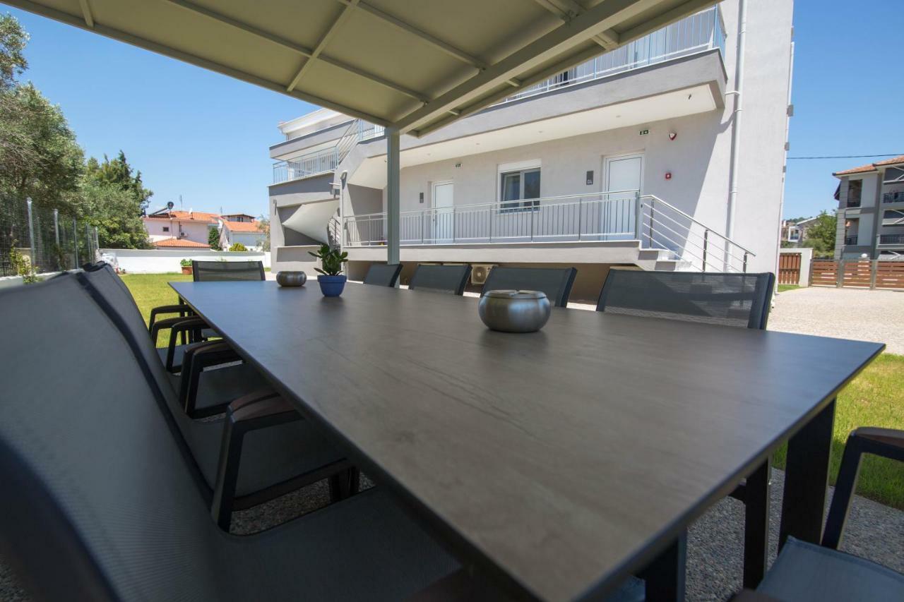 The Papoutsakis Apartments Nikiti  Exterior photo